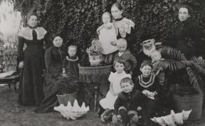 Missionaries and children at Hermannsburg c. 1900